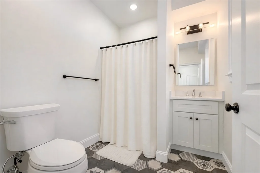 3 bed, 3 bath apartment for rent at 261 Main St Unit 1, Shrewsbury — photo 32 of 36