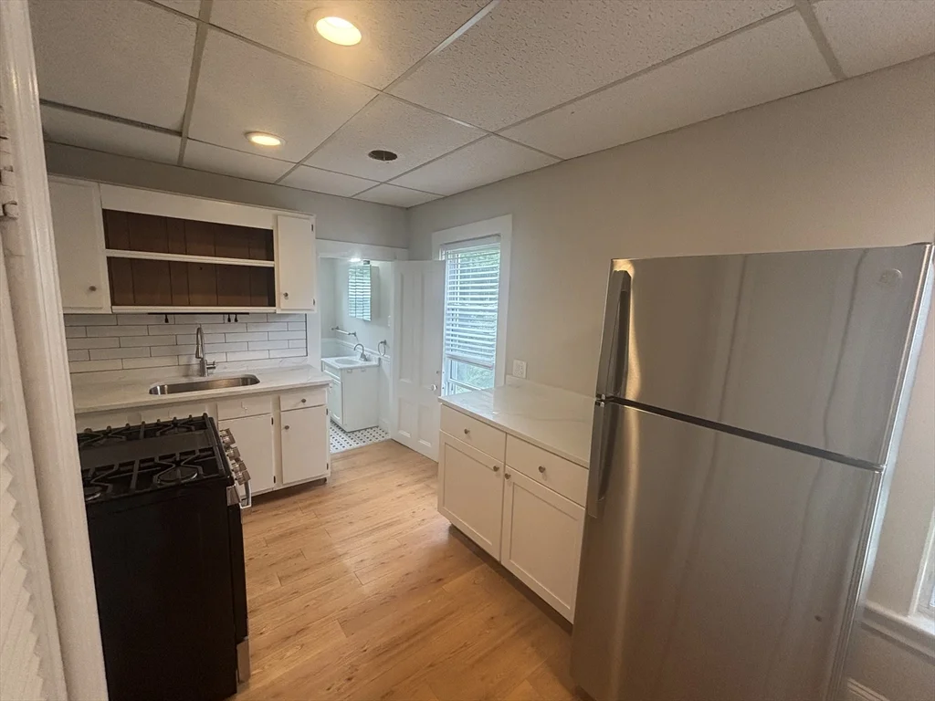 1 bed, 1 bath apartment for rent at 261 Plymouth St Unit 4, East Bridgewater — photo 2 of 10