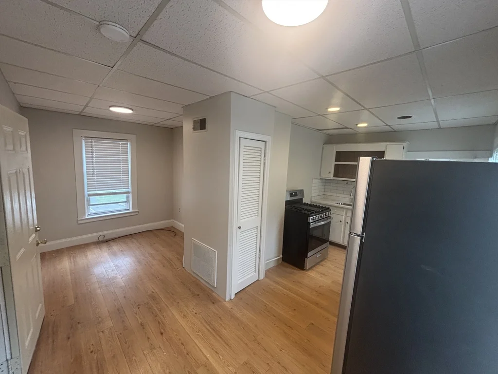 1 bed, 1 bath apartment for rent at 261 Plymouth St Unit 4, East Bridgewater — photo 5 of 10