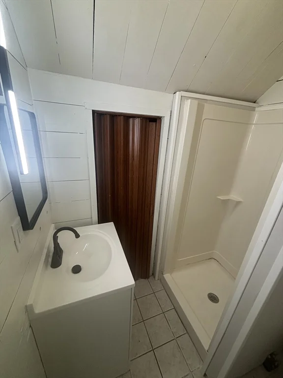 Studio bed, 1 bath apartment for rent at 261 Plymouth St Unit 8, East Bridgewater — photo 3 of 10