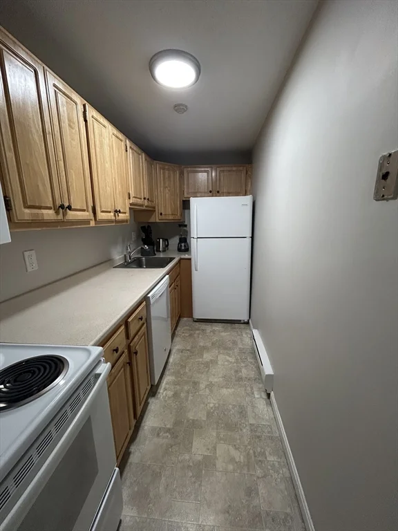 1 bed, 1 bath apartment for rent at 261 Union Unit 37, Rockland — photo 2 of 6