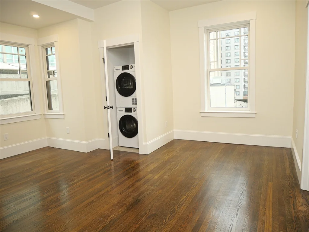 1 bed, 1 bath apartment for rent at 261 W Newton Unit 4, South End — photo 3 of 7