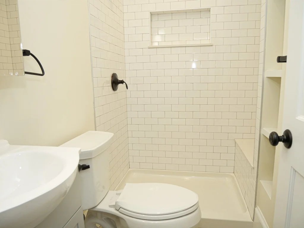 1 bed, 1 bath apartment for rent at 261 W Newton Unit 4, South End — photo 5 of 7