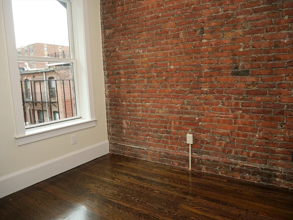 1 bed, 1 bath apartment for rent at 261 W Newton Unit 4, South End — photo 4 of 7