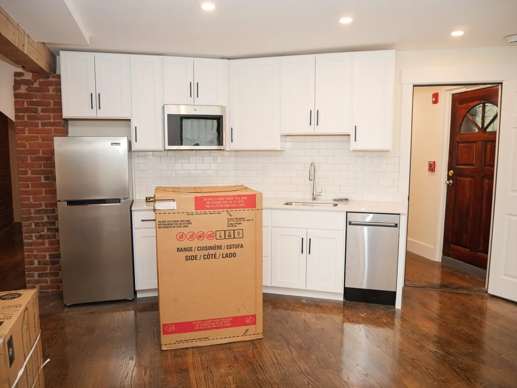 2 bed, 2 bath apartment for rent at 261 W Newton Unit B, Back Bay — photo 2 of 7