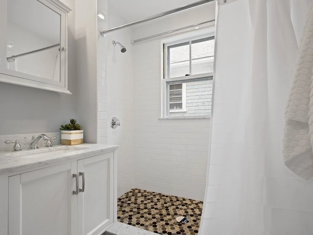 4 bed, 2 bath apartment for rent at 261 Walnut St Unit 2, Brookline Village — photo 11 of 13