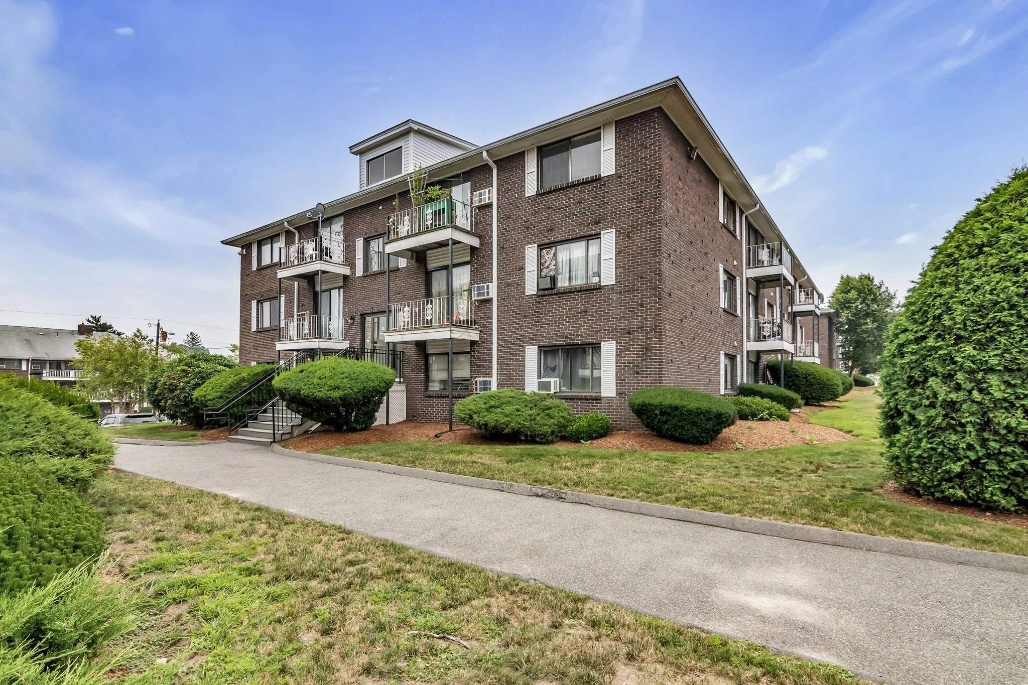 2 bed, 1 bath apartment for rent at 262 E Haverhill St Unit 2, Lawrence — photo 1 of 9