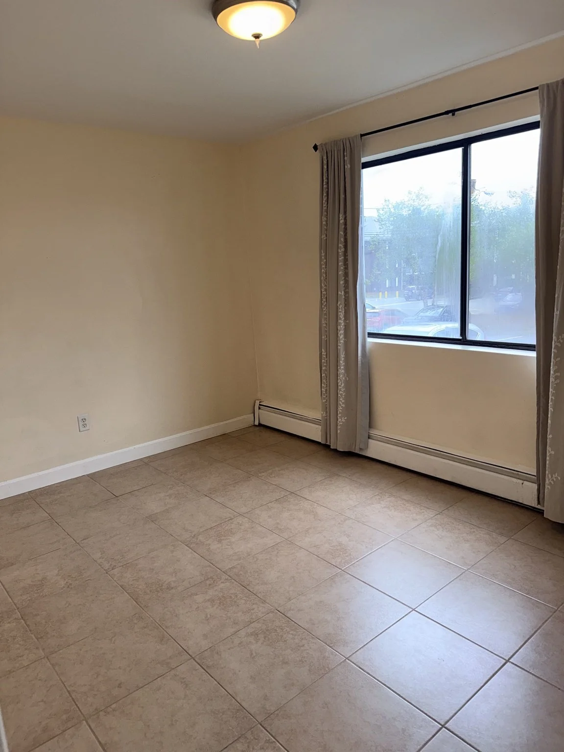 2 bed, 1 bath apartment for rent at 262 E Haverhill St Unit 2, Lawrence — photo 8 of 9