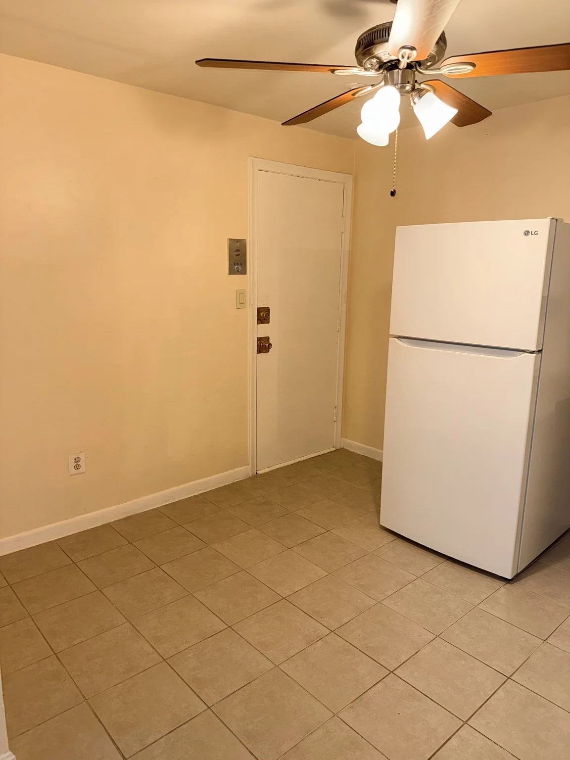 2 bed, 1 bath apartment for rent at 262 E Haverhill St Unit 2, Lawrence — photo 6 of 9