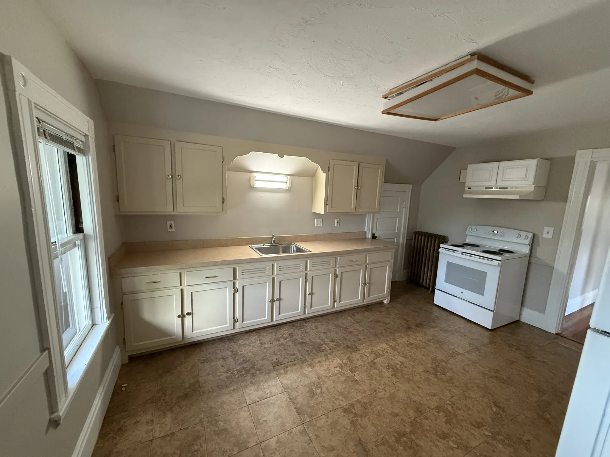 2 bed, 1 bath apartment for rent at 262 Lake Ave Unit 3, Newton Highlands — photo 1 of 16