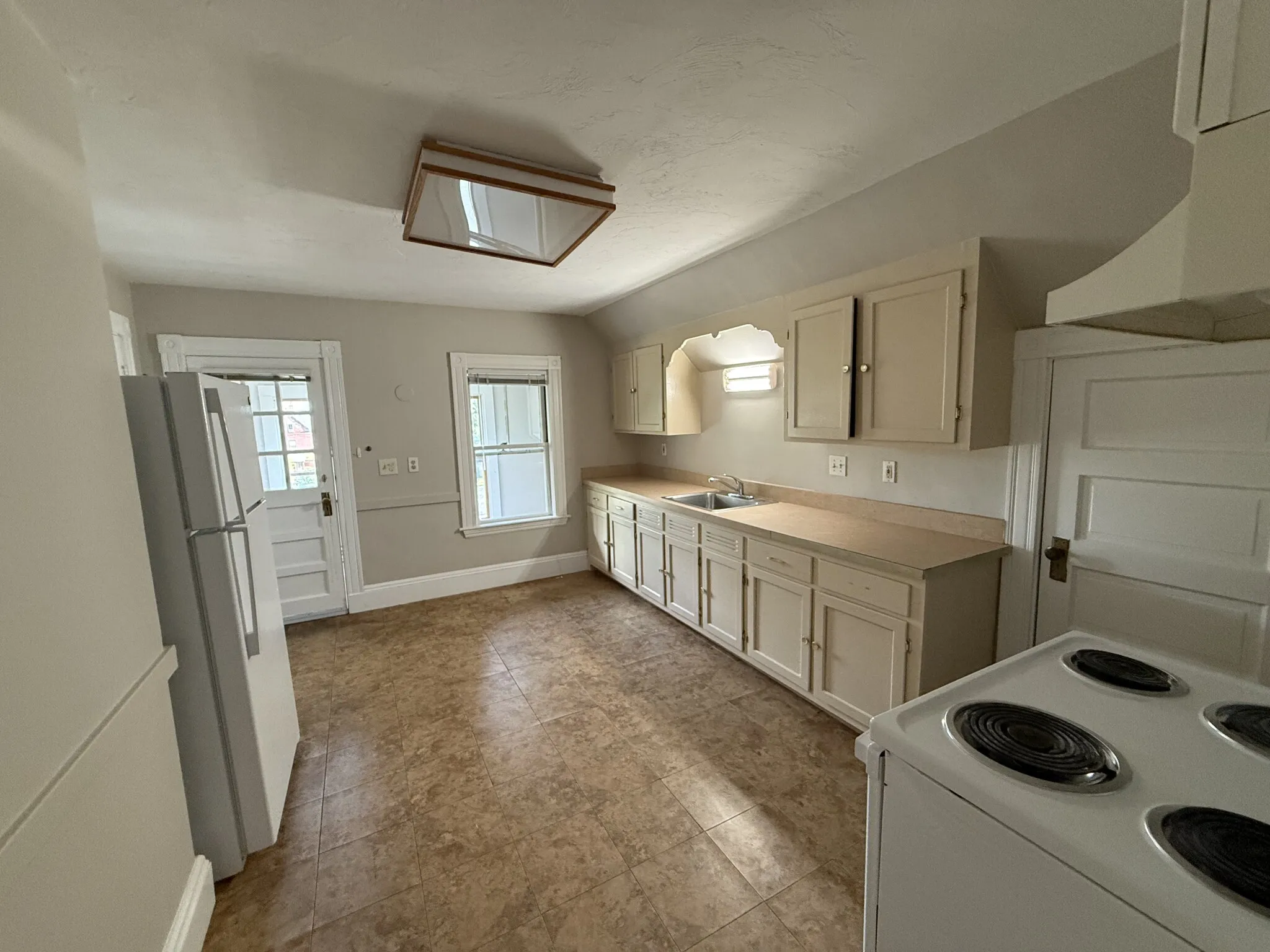2 bed, 1 bath apartment for rent at 262 Lake Ave Unit 3, Newton Highlands — photo 2 of 16