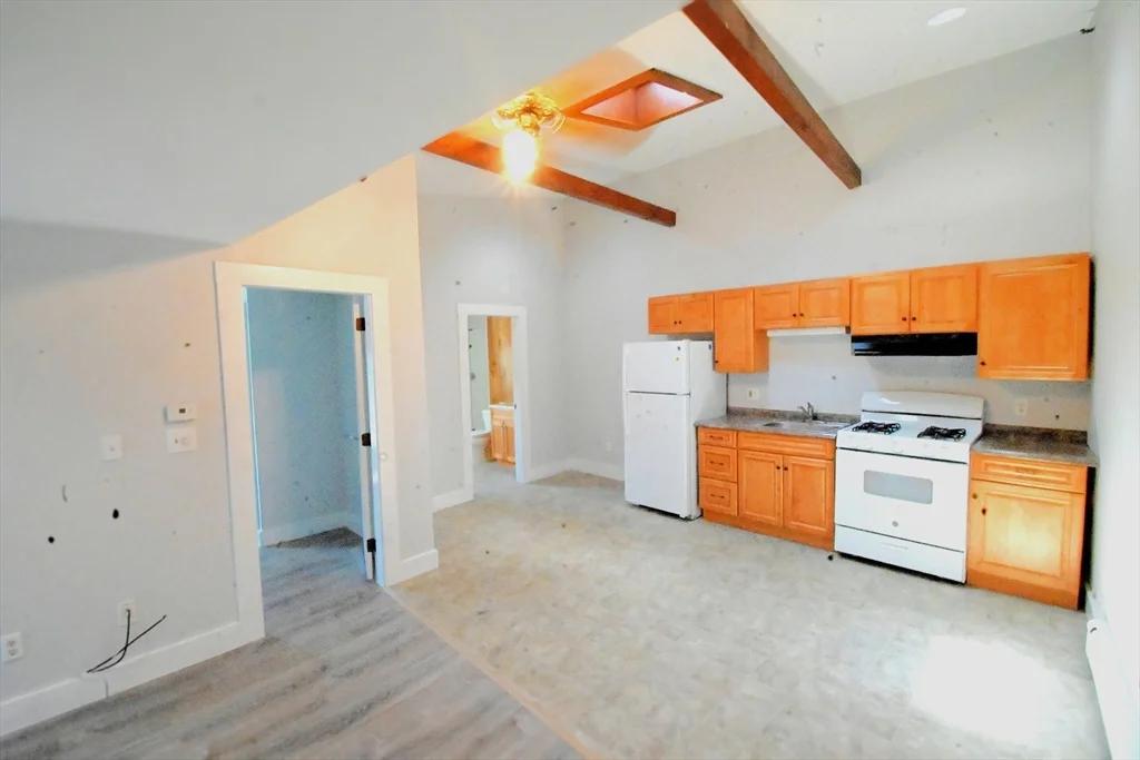 1 bed, 1 bath apartment for rent at 262 Main St Unit 3, Gloucester
