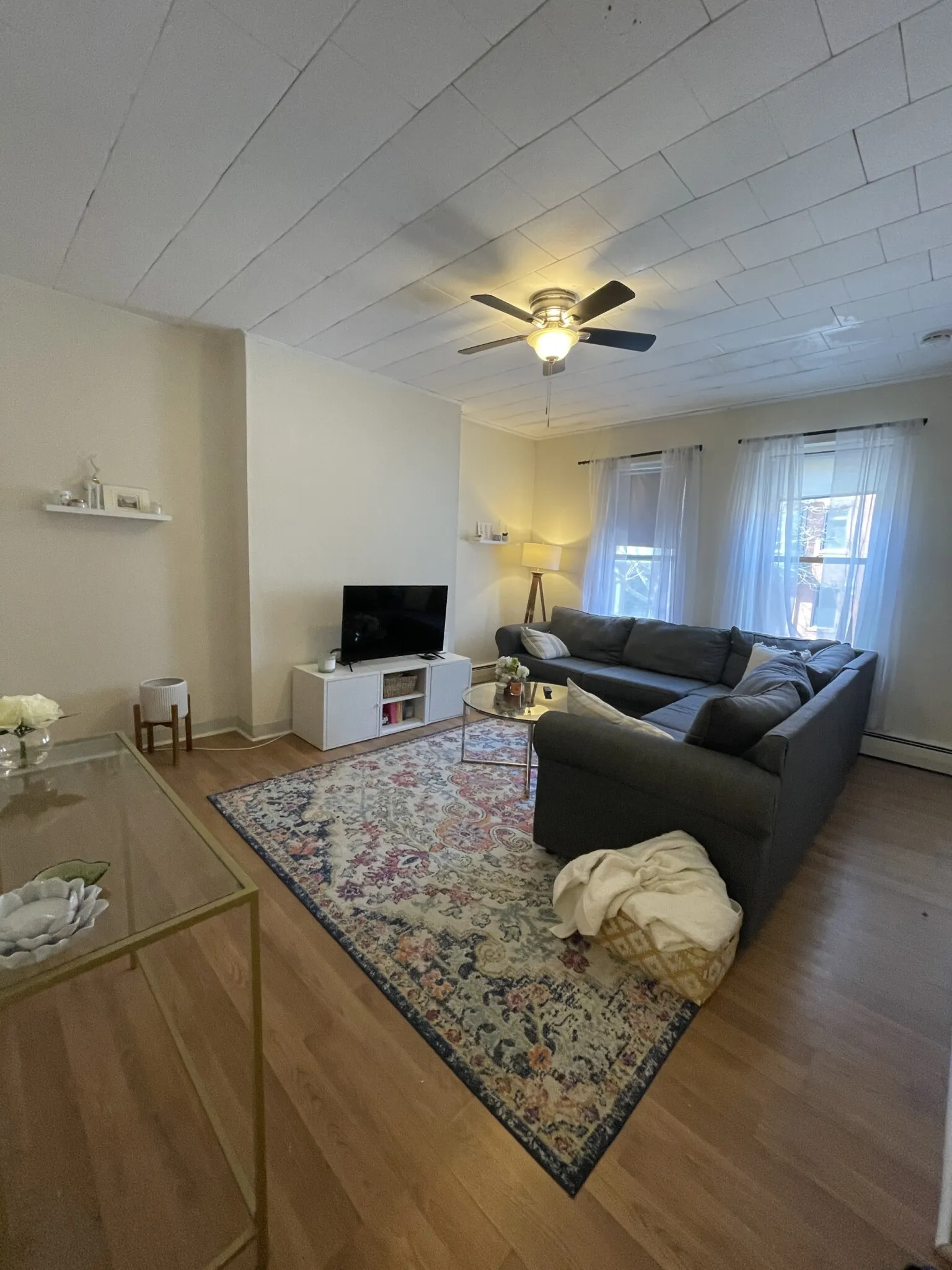 3 bed, 1 bath apartment for rent at 262 Shawmut Ave Unit 1, Shawmut