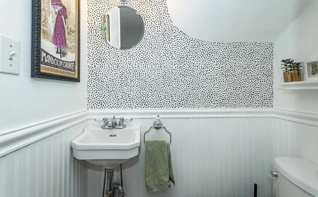 3 bed, 1 bath apartment for rent at 262 W 5th St, South Boston — photo 5 of 11