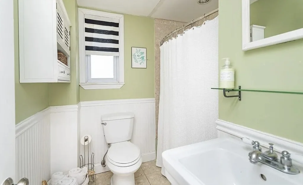 3 bed, 1 bath apartment for rent at 262 W 5th St, South Boston — photo 9 of 11