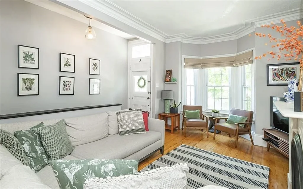 3 bed, 1 bath apartment for rent at 262 W 5th St, South Boston — photo 1 of 11