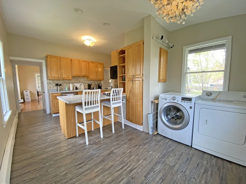 4 bed, 2 bath apartment for rent at 263 Auburndale Ave, Auburndale — photo 7 of 22