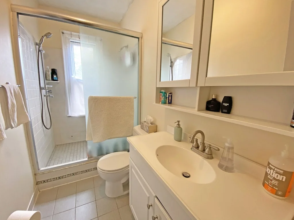 4 bed, 2 bath apartment for rent at 263 Auburndale Ave, Auburndale — photo 19 of 22