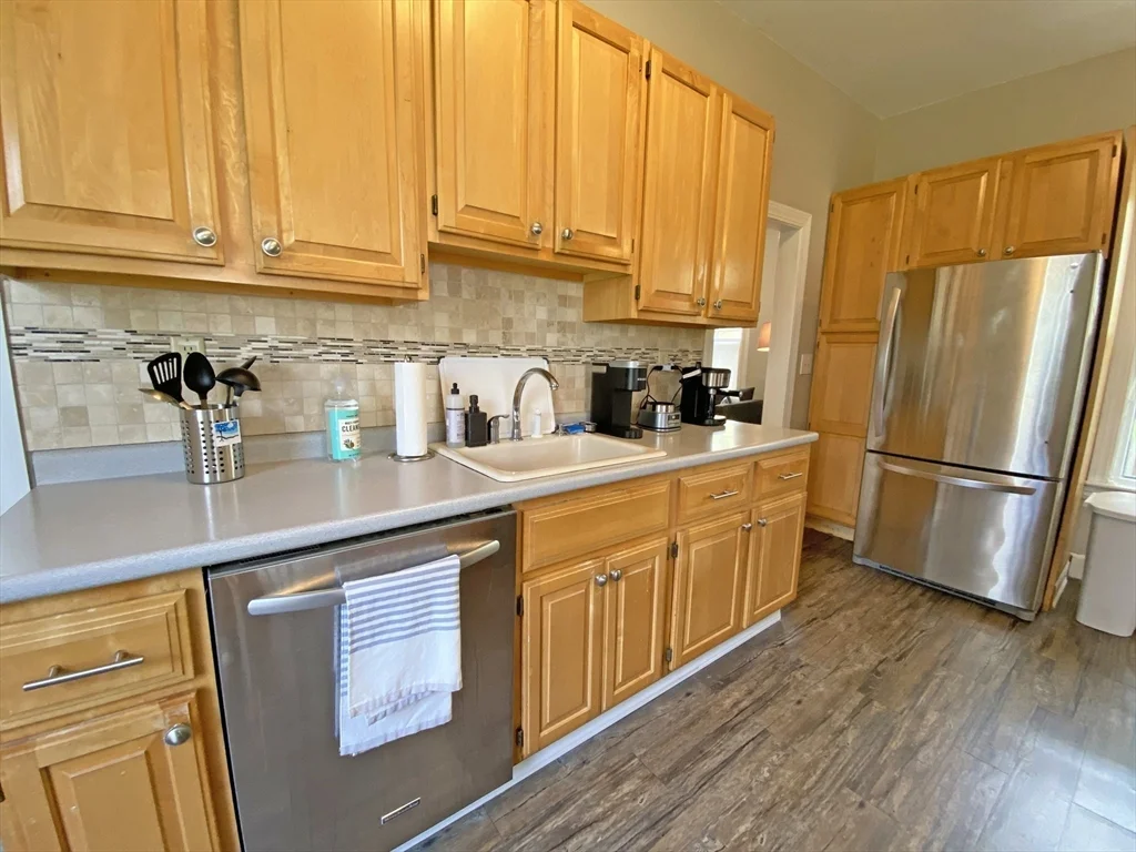 4 bed, 2 bath apartment for rent at 263 Auburndale Ave, Auburndale — photo 5 of 22