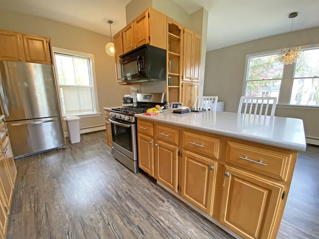4 bed, 2 bath apartment for rent at 263 Auburndale Ave, Auburndale — photo 4 of 22