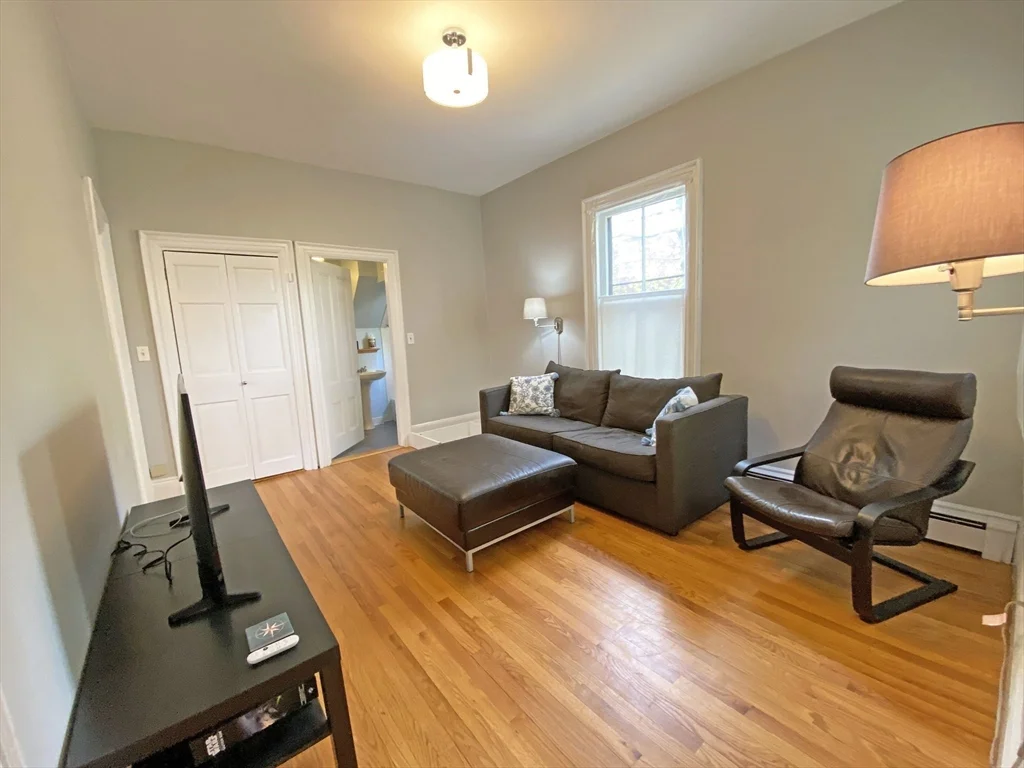 4 bed, 2 bath apartment for rent at 263 Auburndale Ave, Auburndale — photo 9 of 22