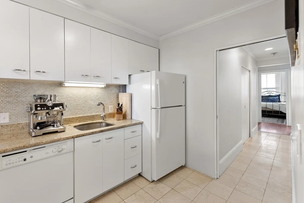 2 bed, 1 bath apartment for rent at 263 Beacon St Unit 3, Back Bay — photo 11 of 23