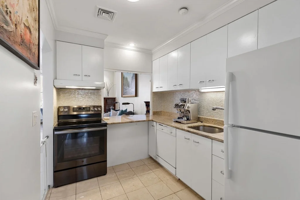 2 bed, 1 bath apartment for rent at 263 Beacon St Unit 3, Back Bay — photo 10 of 23