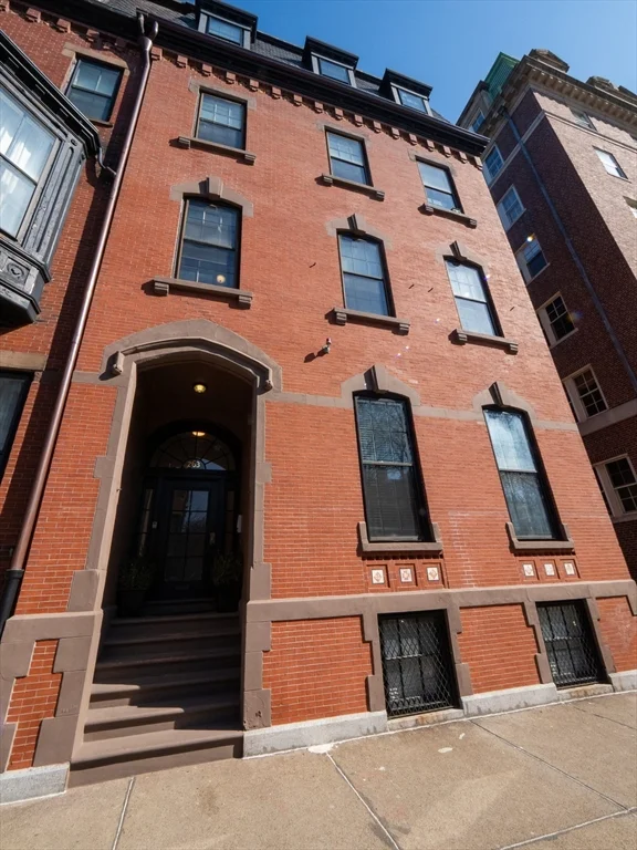 Studio bed, 1 bath apartment for rent at 263 Clarendon St Unit 4, Boston — photo 8 of 8