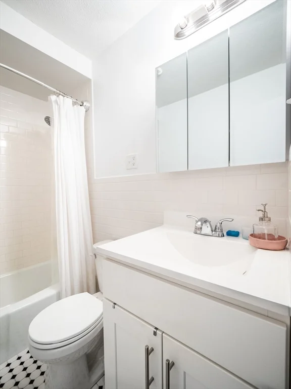Studio bed, 1 bath apartment for rent at 263 Clarendon St Unit 4, Boston — photo 4 of 8