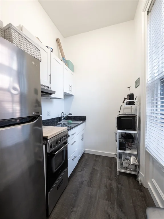 Studio bed, 1 bath apartment for rent at 263 Clarendon St Unit 4, Boston — photo 6 of 8