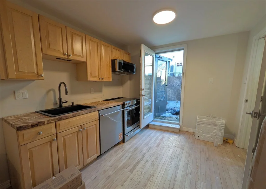 Studio bed, 1 bath apartment for rent at 263 Highland Ave Unit 1, Powder House Square — photo 3 of 8