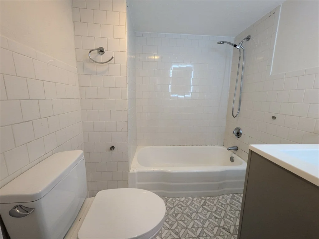 Studio bed, 1 bath apartment for rent at 263 Highland Ave Unit 1, Powder House Square — photo 5 of 8