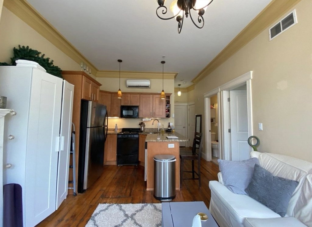 2 bed, 1 bath apartment for rent at 263 Newbury Unit 3, Back Bay — photo 4 of 10