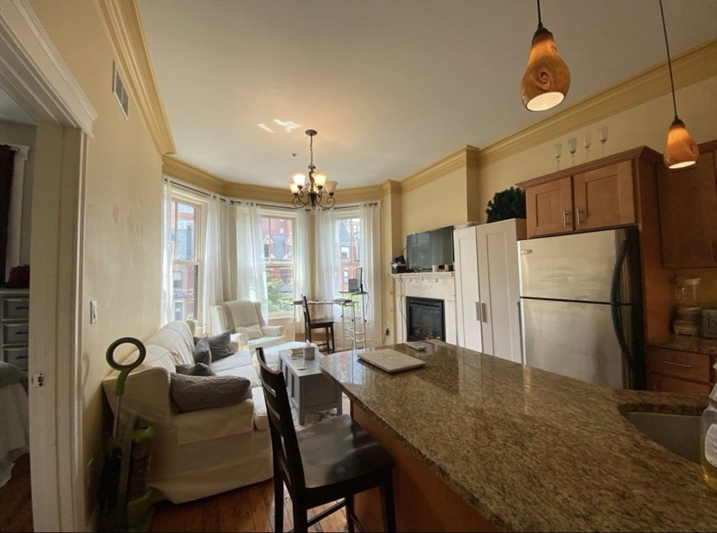 2 bed, 1 bath apartment for rent at 263 Newbury Unit 3, Back Bay — photo 8 of 10