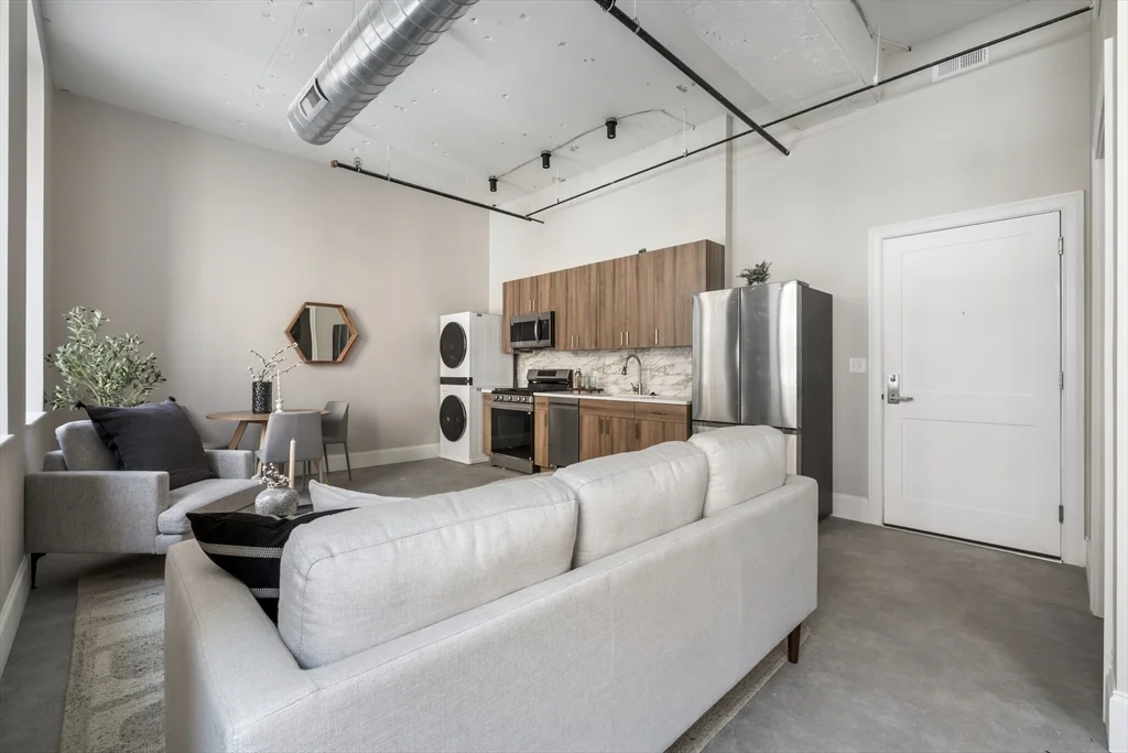 Studio bed, 1 bath apartment for rent at 263 Summer St Unit 203, South Boston — photo 3 of 4