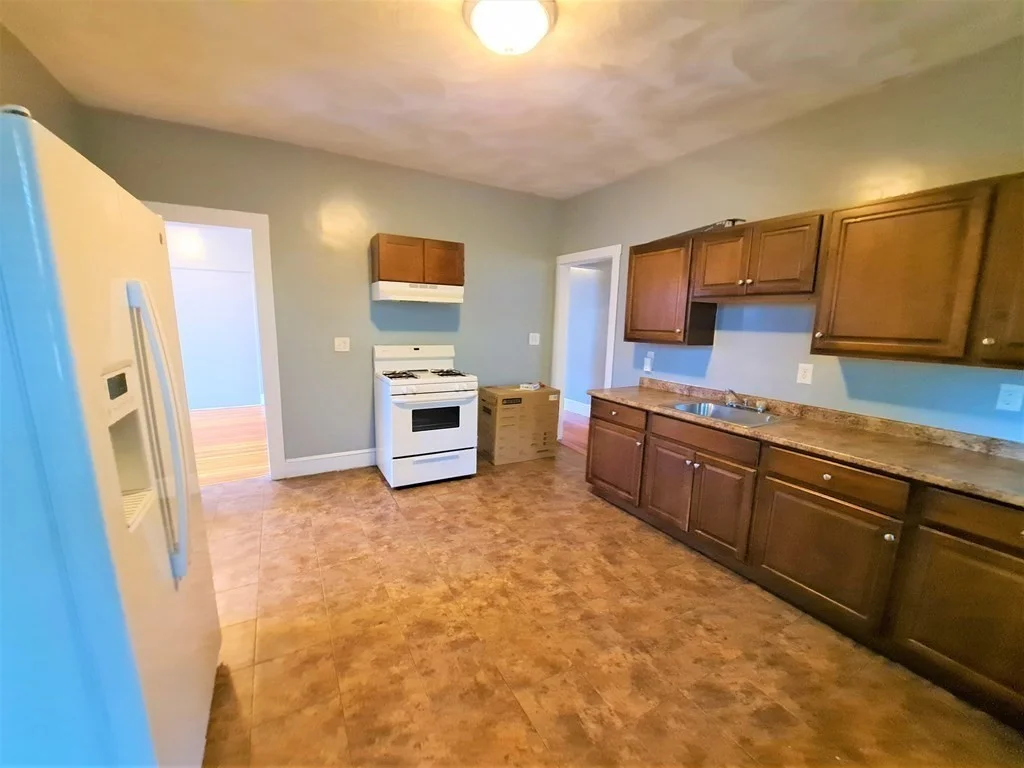 4 bed, 1 bath apartment for rent at 263 Talbot Ave Unit 3, Dorchester — photo 4 of 18