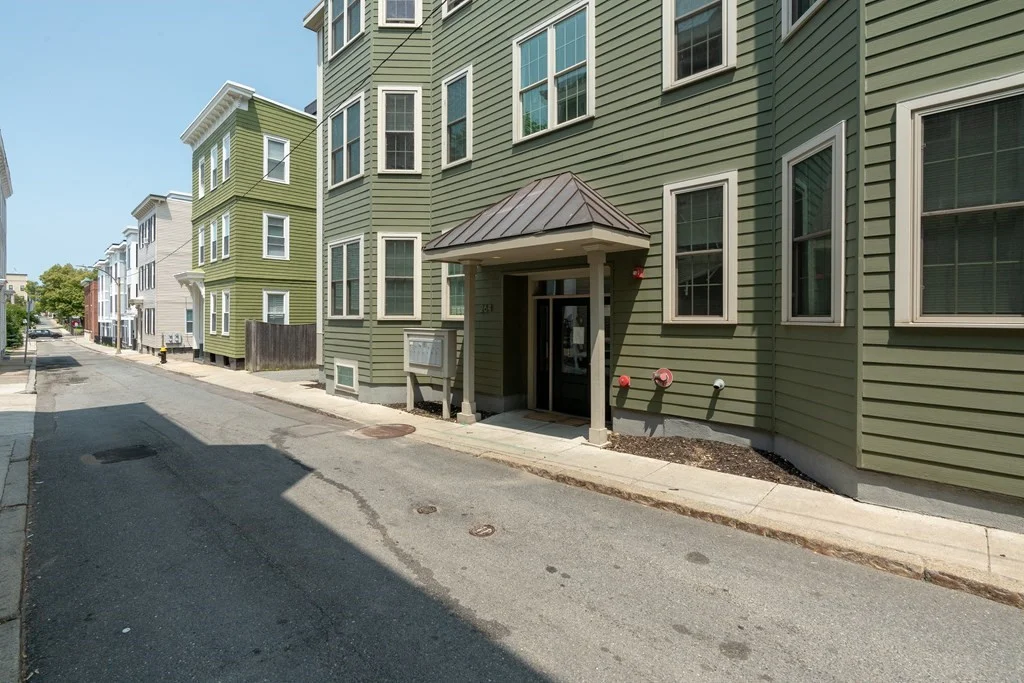 3 bed, 2 bath apartment for rent at 264 Athens St Unit 7, South Boston — photo 28 of 29