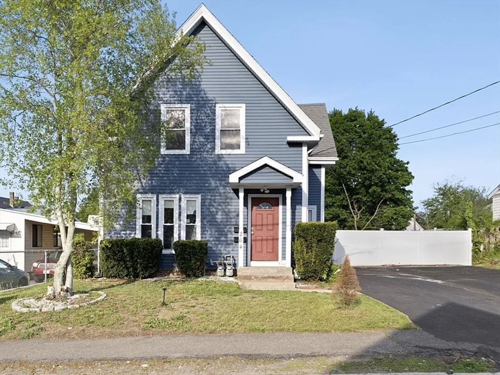 4 bed, 1 bath apartment for rent at 264 Belmont Ave Unit 1, Brockton — photo 1 of 21