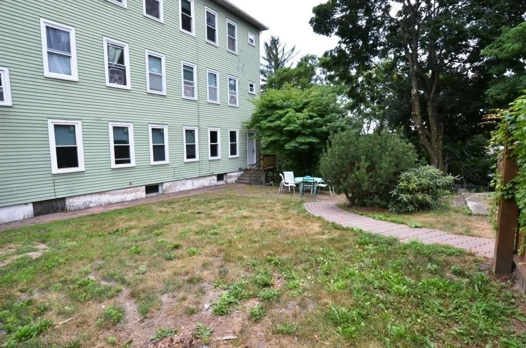 3 bed, 1 bath apartment for rent at 264 Belmont St Unit 2, Worcester — photo 19 of 21