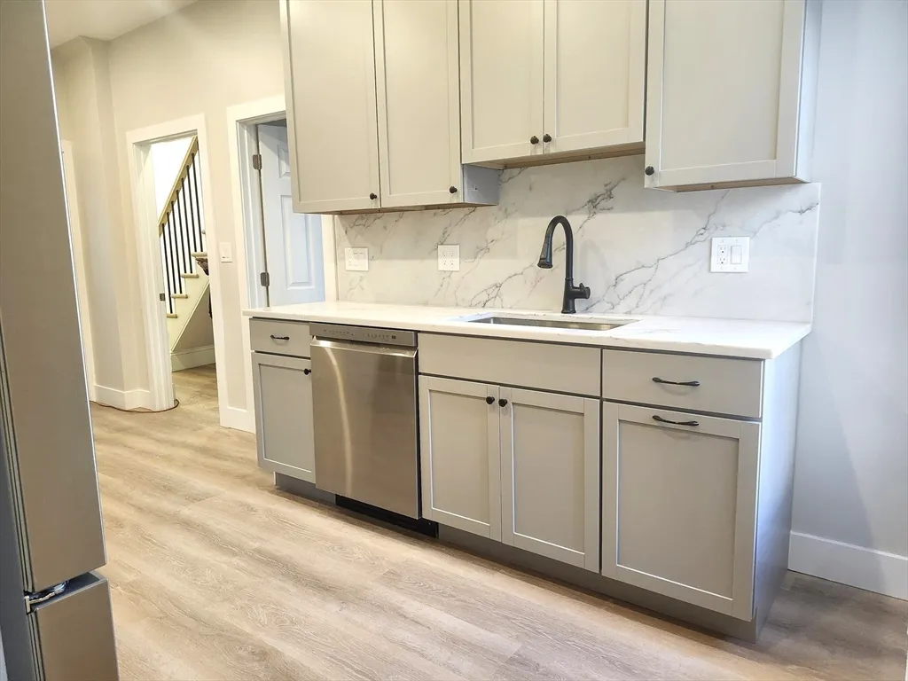 4 bed, 3 bath apartment for rent at 264 Bowen St Unit 264, South Boston — photo 3 of 25