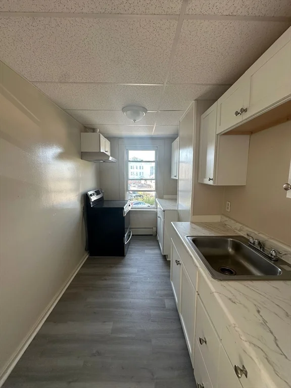 4 bed, 1 bath apartment for rent at 264 Jackson St Unit 2, Lawrence — photo 4 of 15