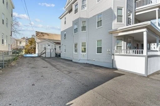 4 bed, 1 bath apartment for rent at 264 Jackson St Unit 2, Lawrence — photo 2 of 15
