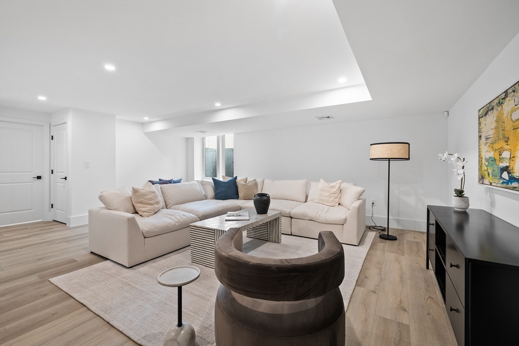 4 bed, 4+ bath apartment for rent at 264 Lagrange St Unit U-264, Chestnut Hill — photo 10 of 12