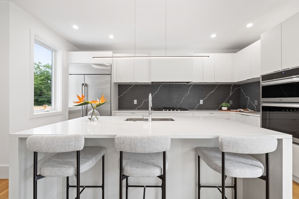 4 bed, 4+ bath apartment for rent at 264 Lagrange St Unit U-264, Chestnut Hill — photo 5 of 12