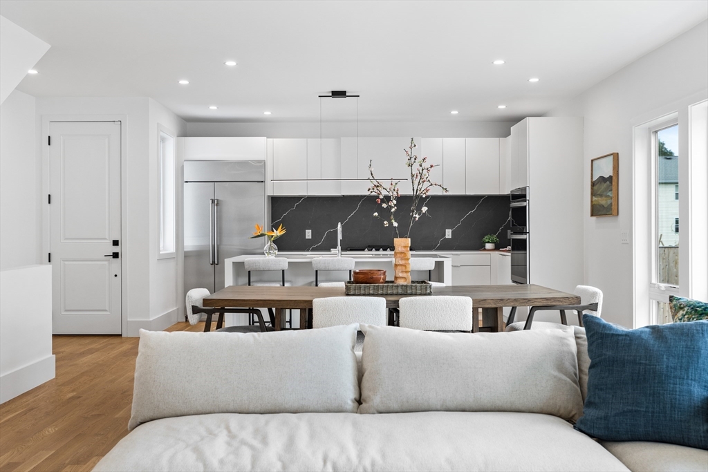 4 bed, 4+ bath apartment for rent at 264 Lagrange St Unit U-264, Chestnut Hill — photo 4 of 12