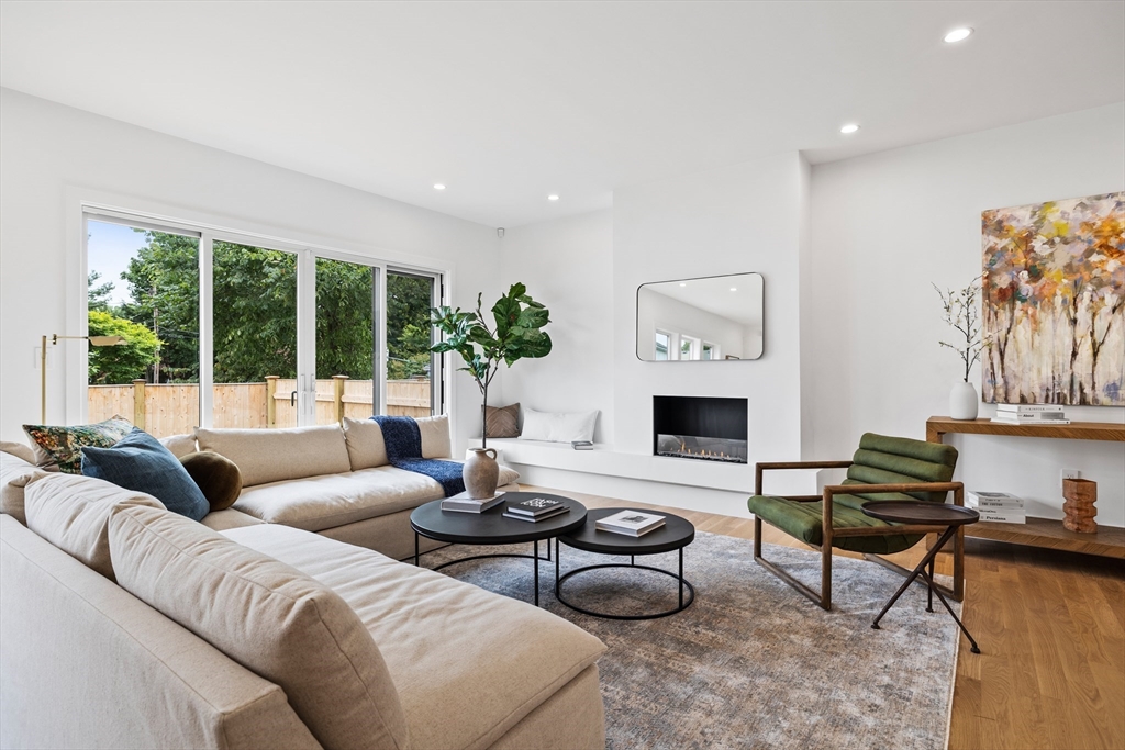 4 bed, 4+ bath apartment for rent at 264 Lagrange St Unit U-264, Chestnut Hill — photo 3 of 12