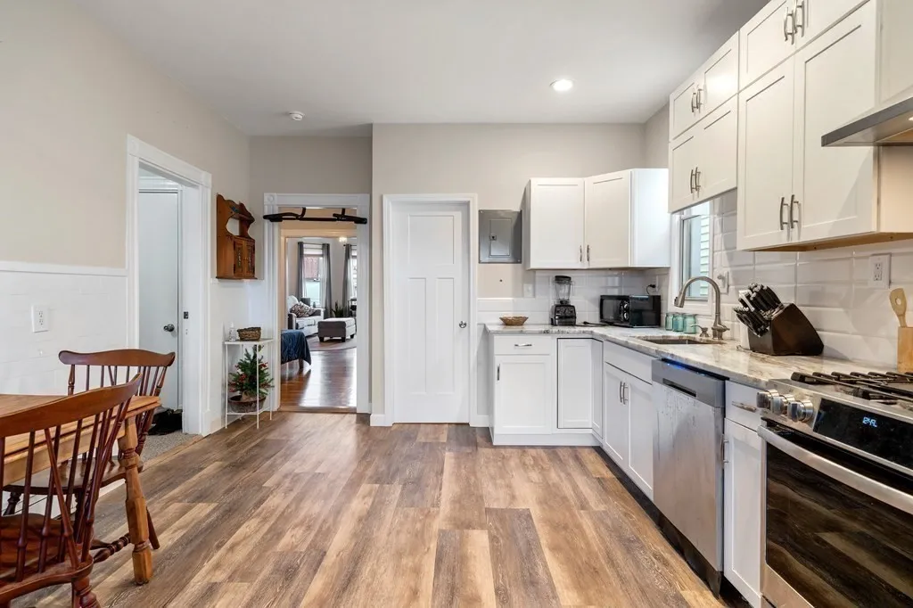2 bed, 1 bath apartment for rent at 264 Maverick St Unit 3, East Boston — photo 5 of 17