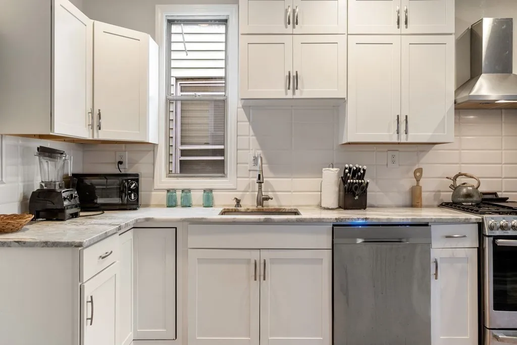2 bed, 1 bath apartment for rent at 264 Maverick St Unit 3, East Boston — photo 2 of 17
