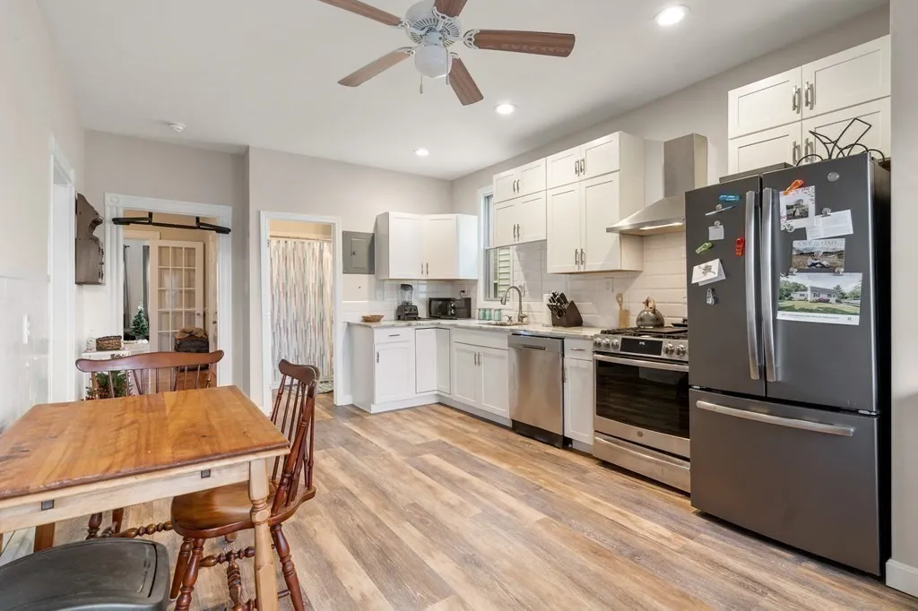 2 bed, 1 bath apartment for rent at 264 Maverick St Unit 3, East Boston — photo 3 of 17