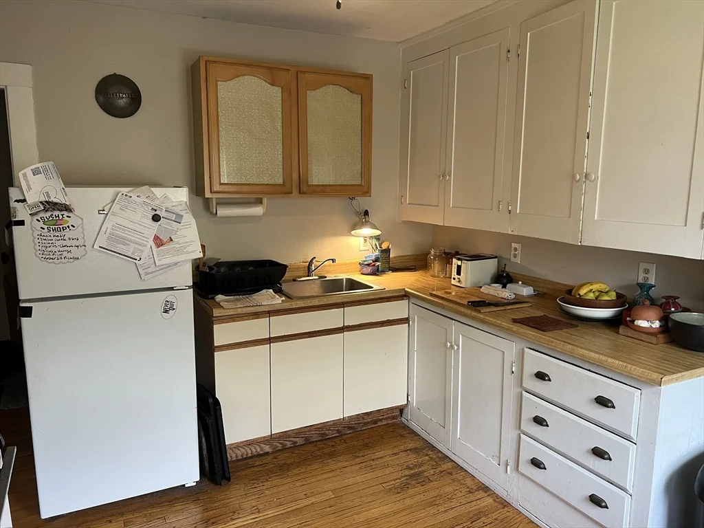 2 bed, 1 bath apartment for rent at 264 Robbins St Unit B, South Side — photo 7 of 12